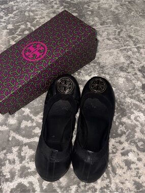 Tory Burch Black Logo Round-Toe Ballet Flats